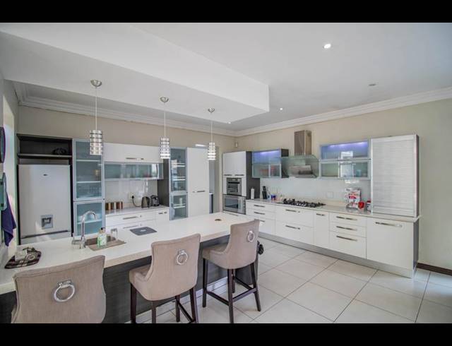 3 BEDROOM HOUSE FOR SALE IN MIDSTREAM ESTATE